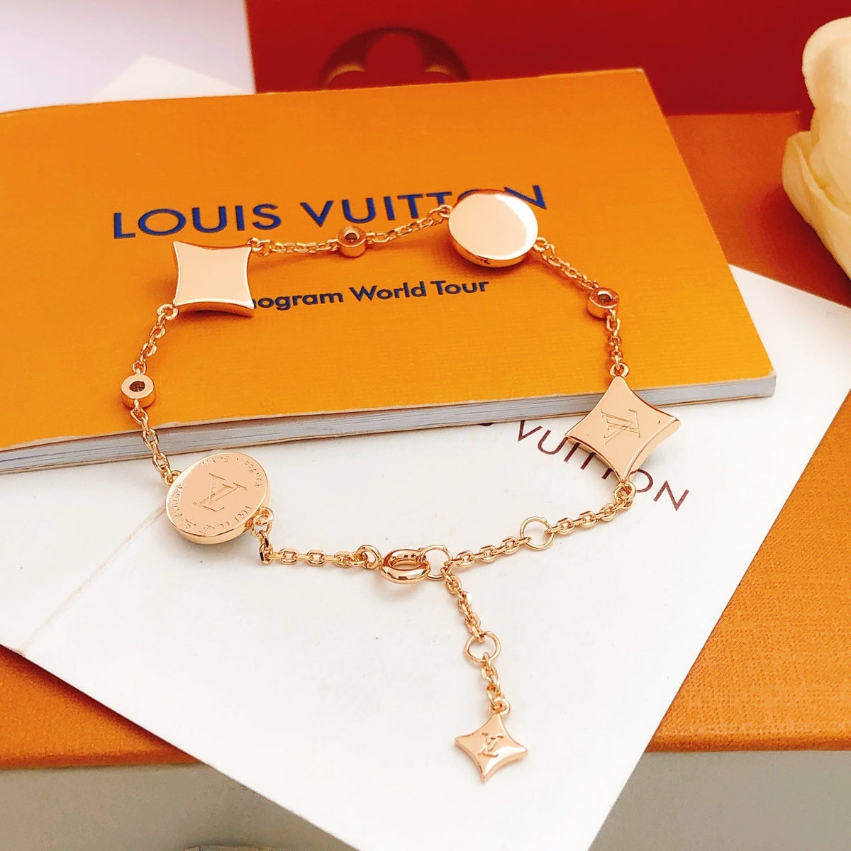 Martin Graham bracelet in polished metal-tone – detail view