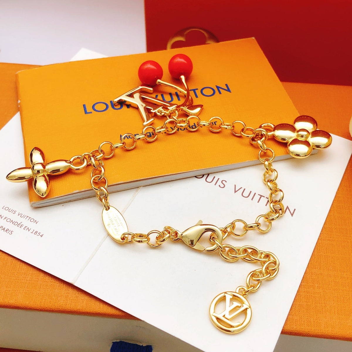 Martin Graham bracelet in polished metal-tone – side detail