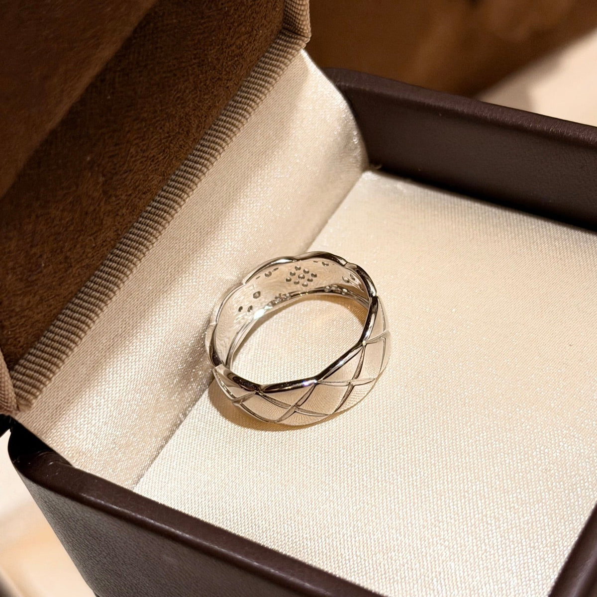 Martin Graham ring in polished metal-tone – close-up detail