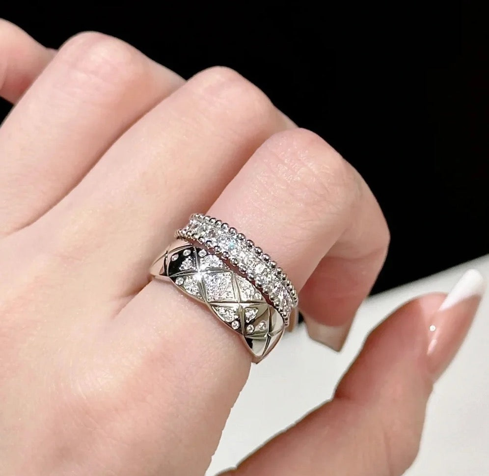 Martin Graham ring in polished metal-tone – detail view
