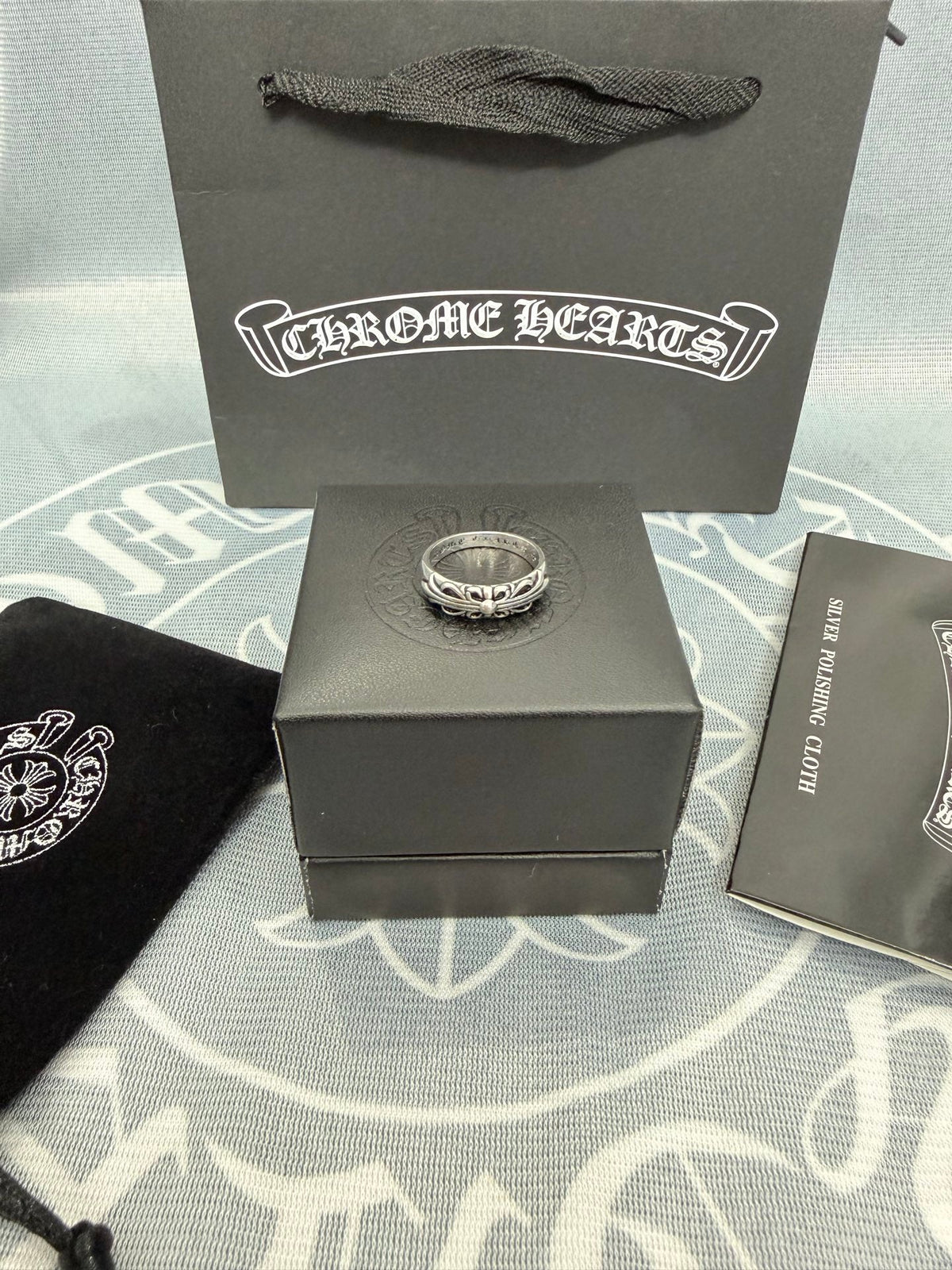 Martin Graham ring in polished metal-tone – detail view