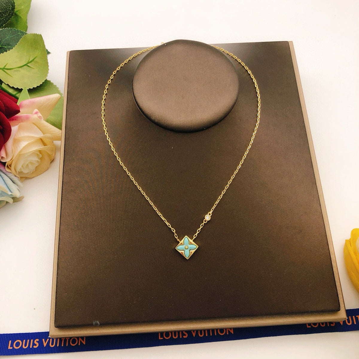 Martin Graham pendant necklace in polished metal-tone – detail view