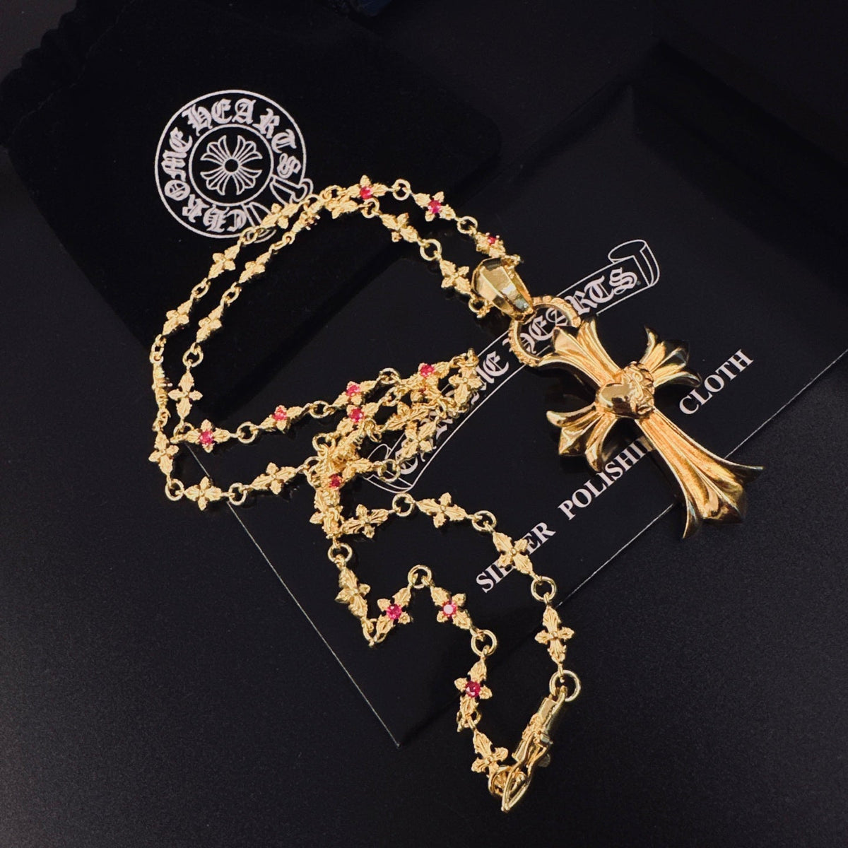 Martin Graham pendant necklace in polished metal-tone – detail view