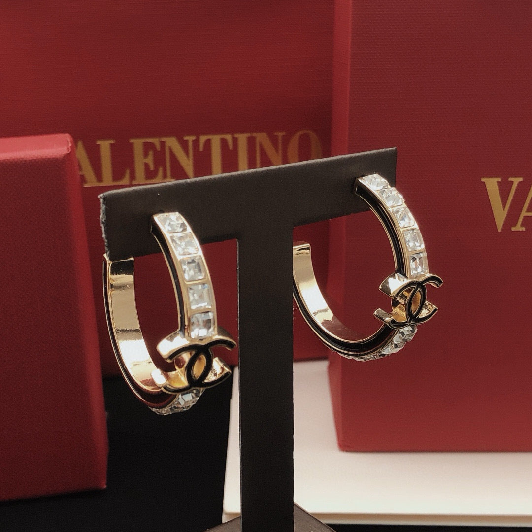Martin Graham earrings in polished metal-tone – side detail
