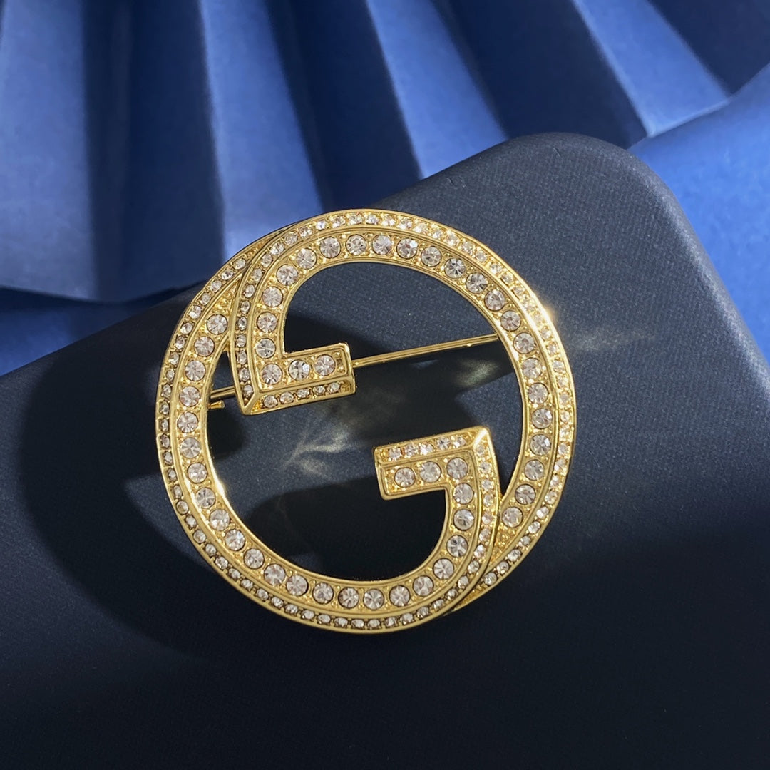Martin Graham brooch in polished metal-tone – detail view