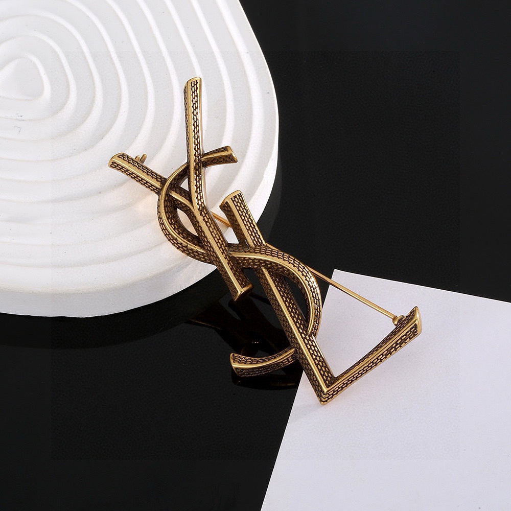 Martin Graham brooch in polished metal-tone – detail view