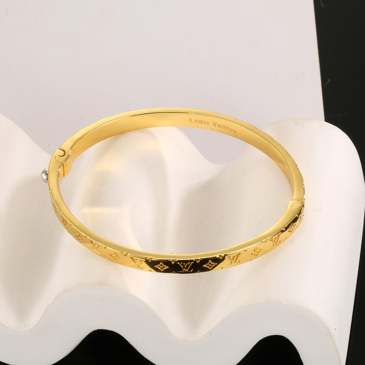 Martin Graham bangle in polished metal-tone – close-up detail