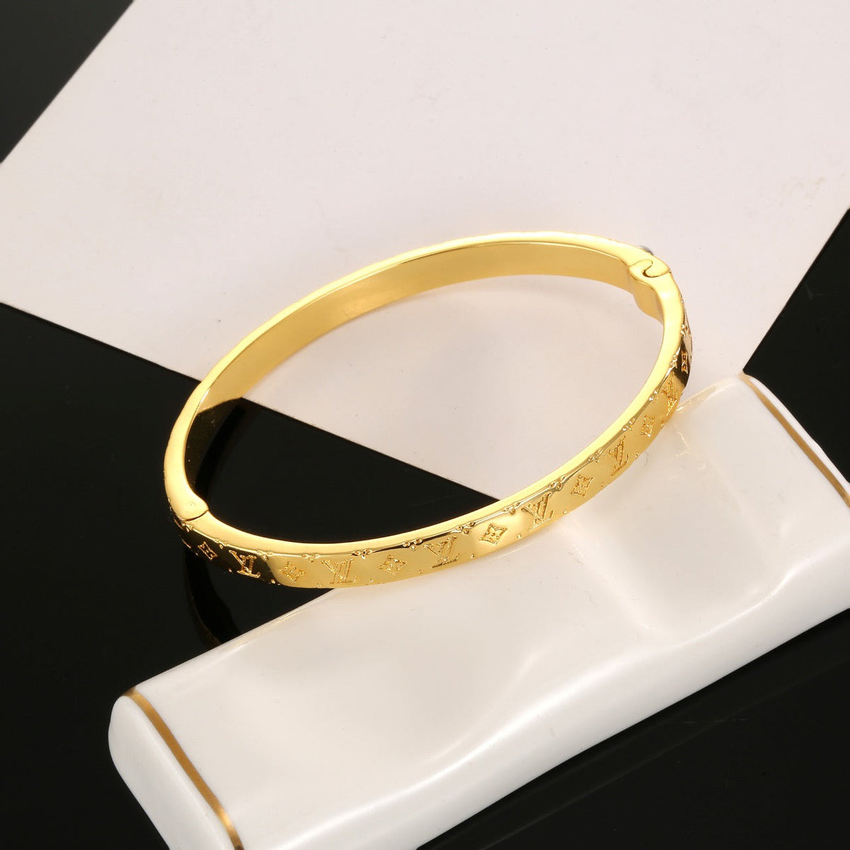 Martin Graham bangle in polished metal-tone – detail view