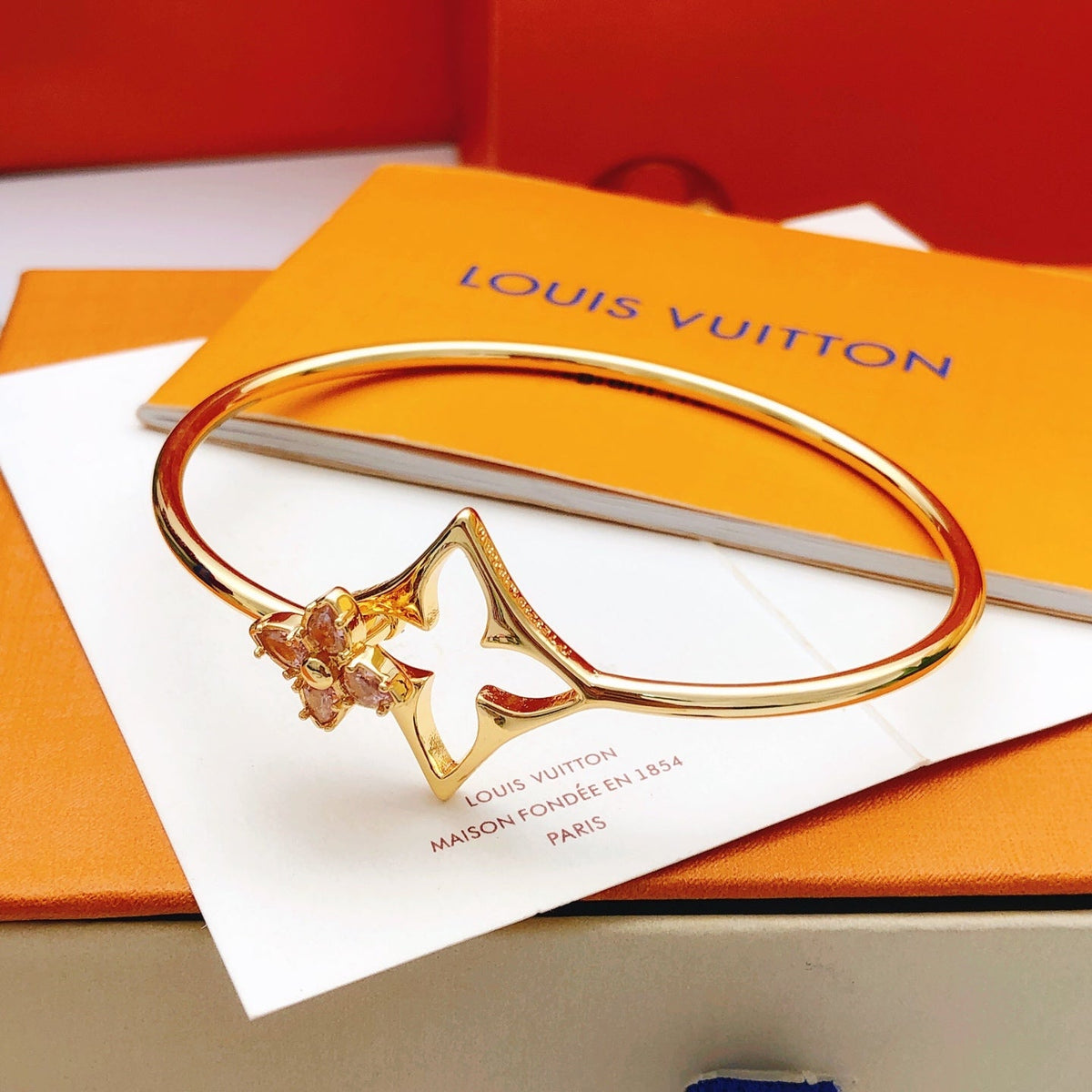 Martin Graham bangle in polished metal-tone – side detail