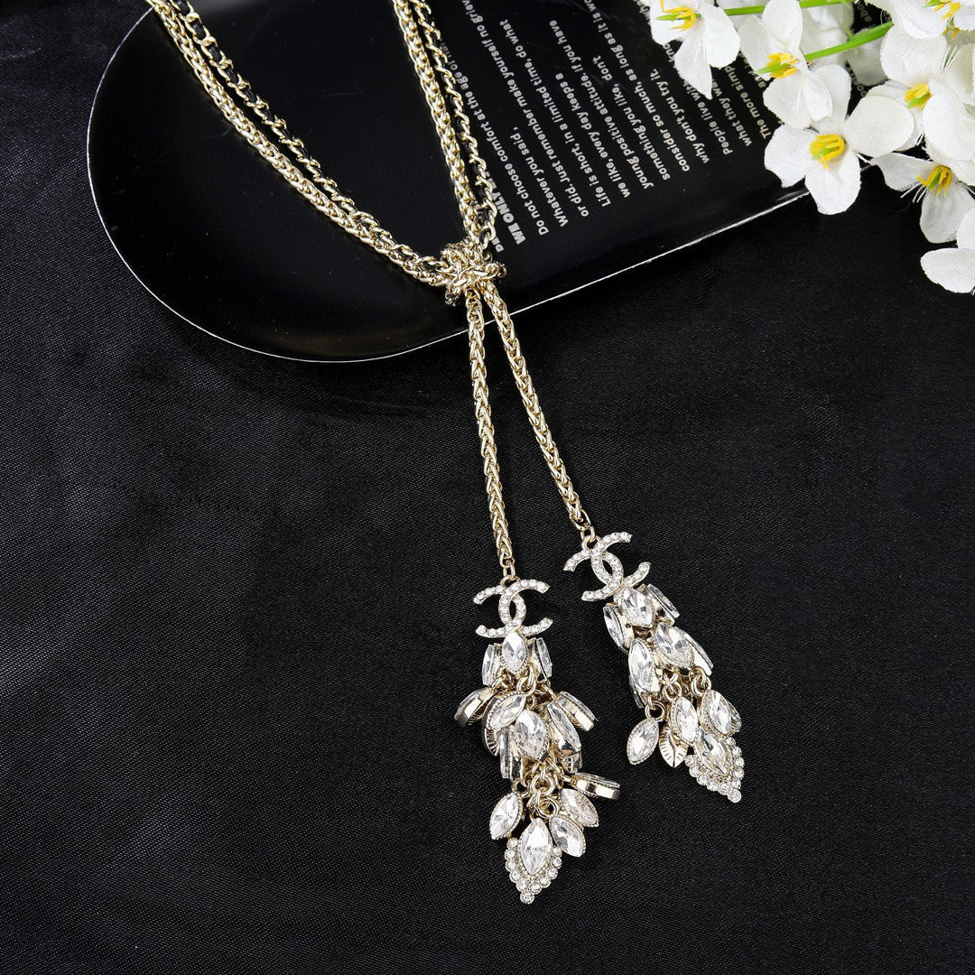 Martin Graham pendant necklace in polished metal-tone – side detail