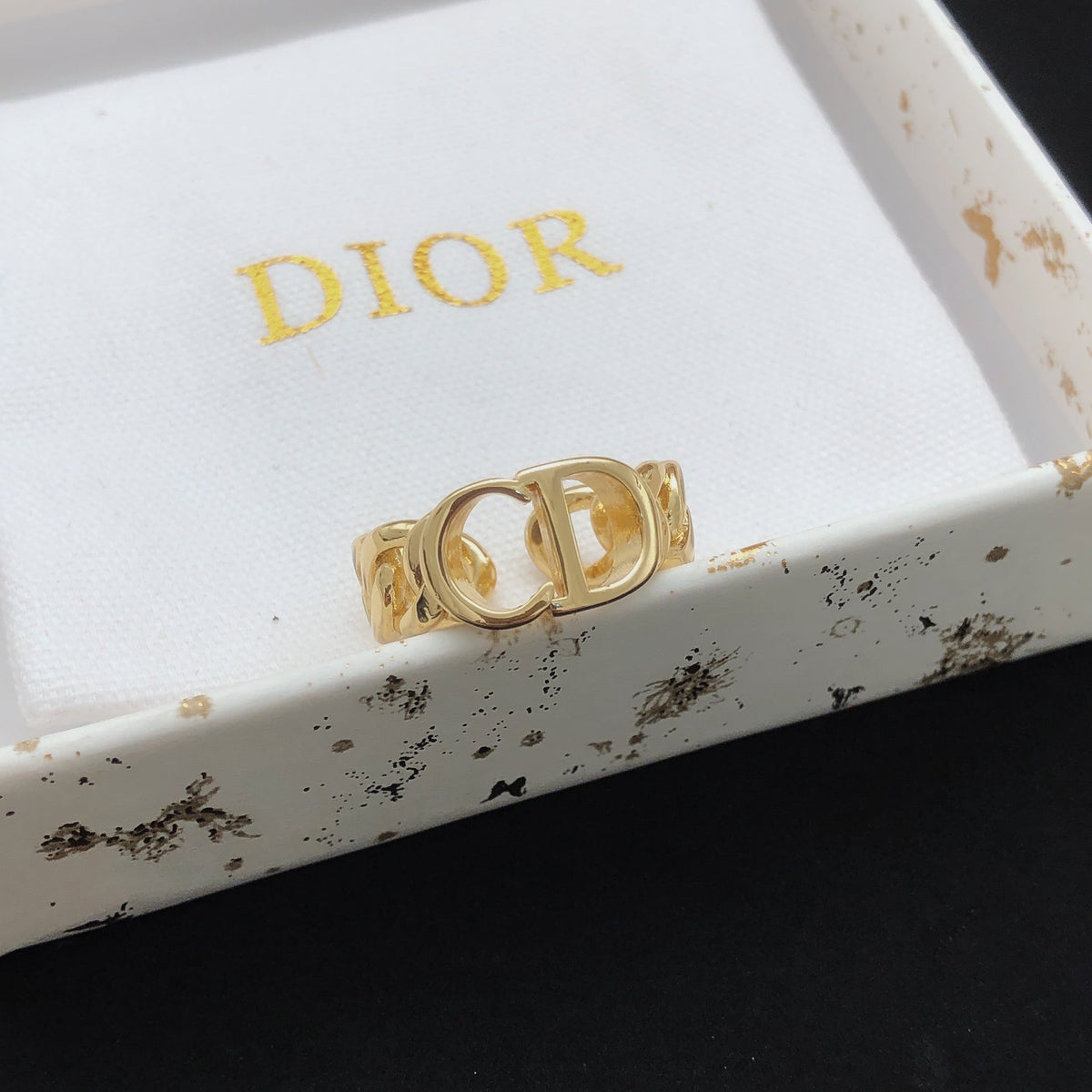 Martin Graham ring in polished metal-tone – detail view