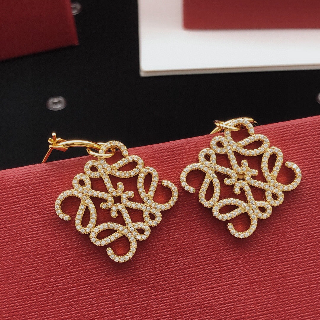 Martin Graham jewelry accessory in polished metal-tone – close-up detail