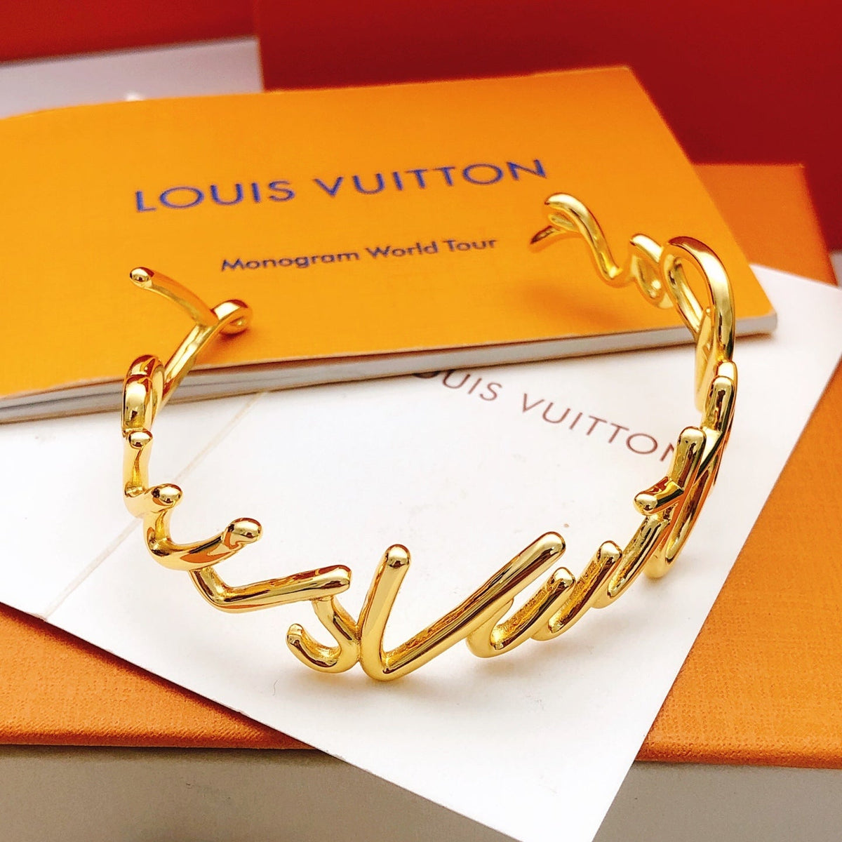 Martin Graham bangle in polished metal-tone – side detail