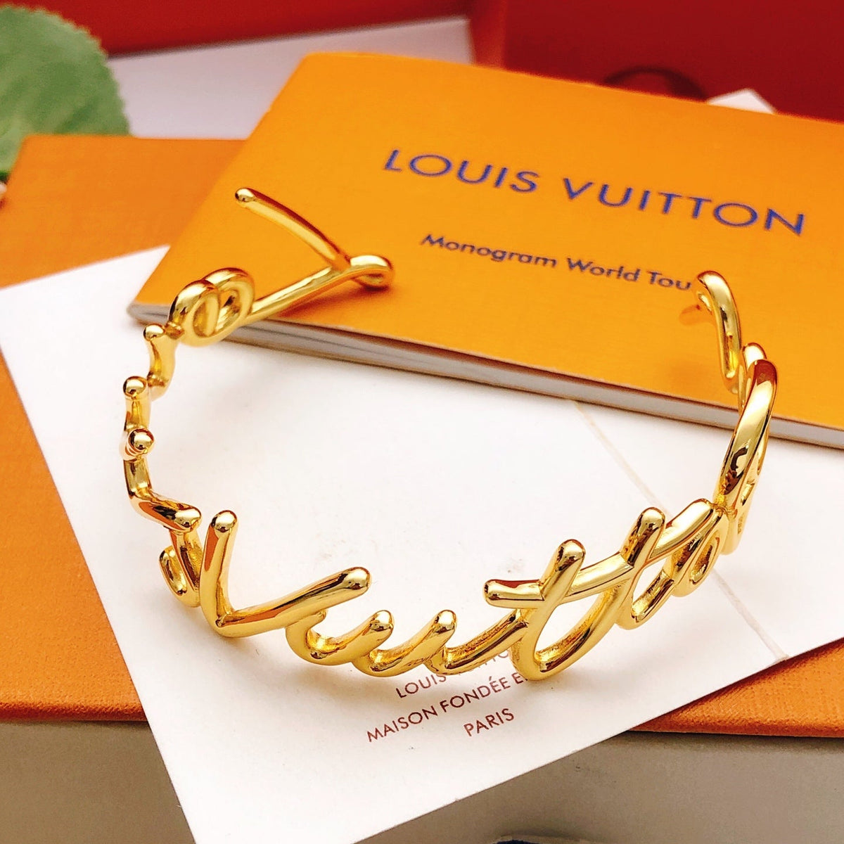 Martin Graham bangle in polished metal-tone – detail view