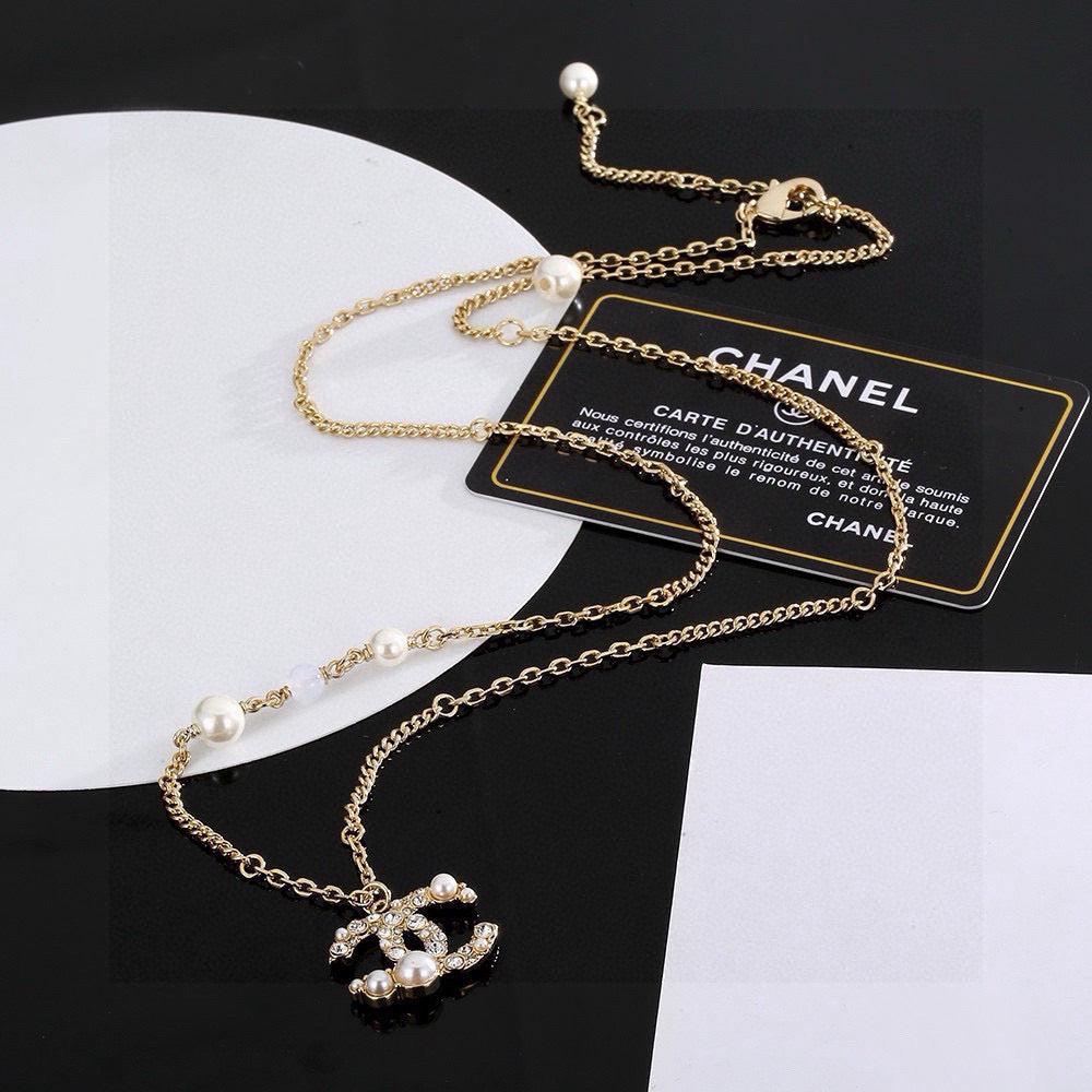 Martin Graham pendant necklace in polished metal-tone – close-up detail