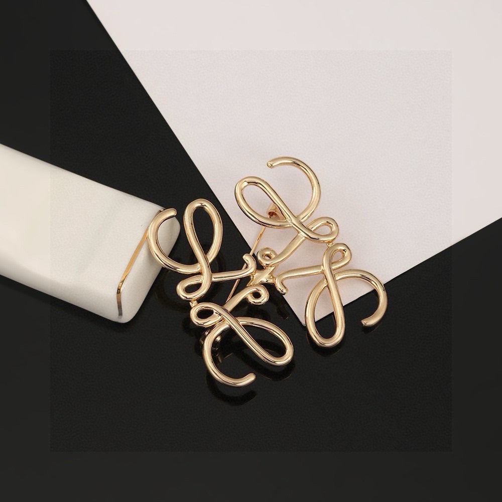 Martin Graham brooch in polished metal-tone – side detail