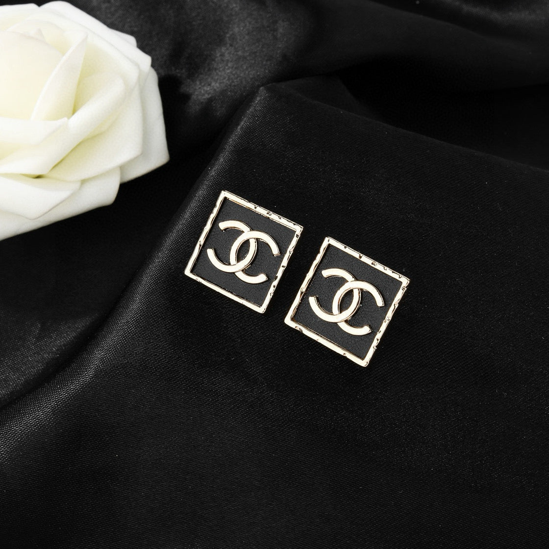 Martin Graham earrings in polished metal-tone – detail view