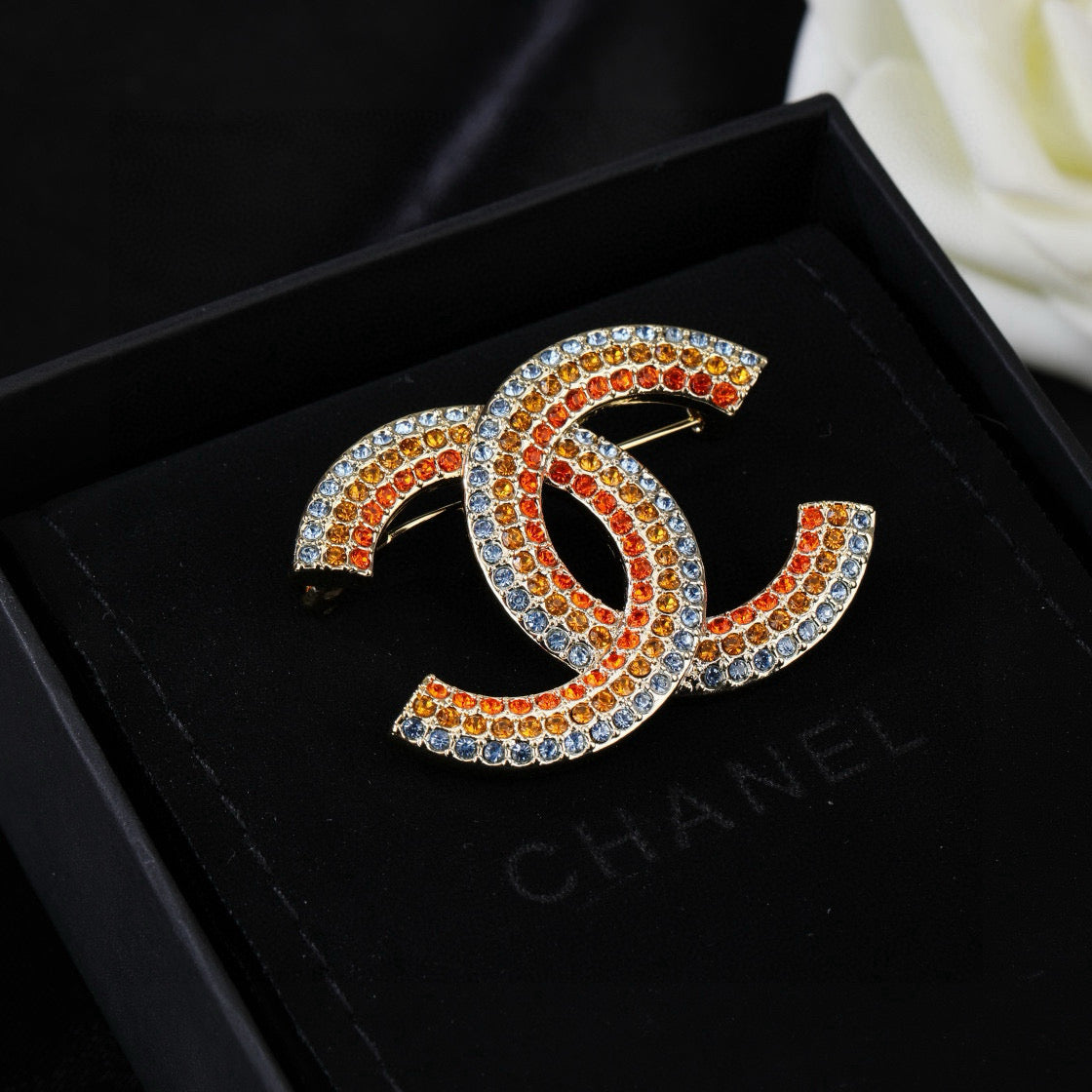 Martin Graham brooch in polished metal-tone – side detail