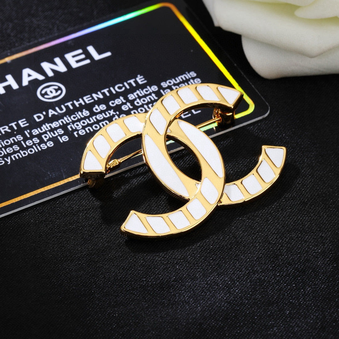 Martin Graham brooch in polished metal-tone – side detail