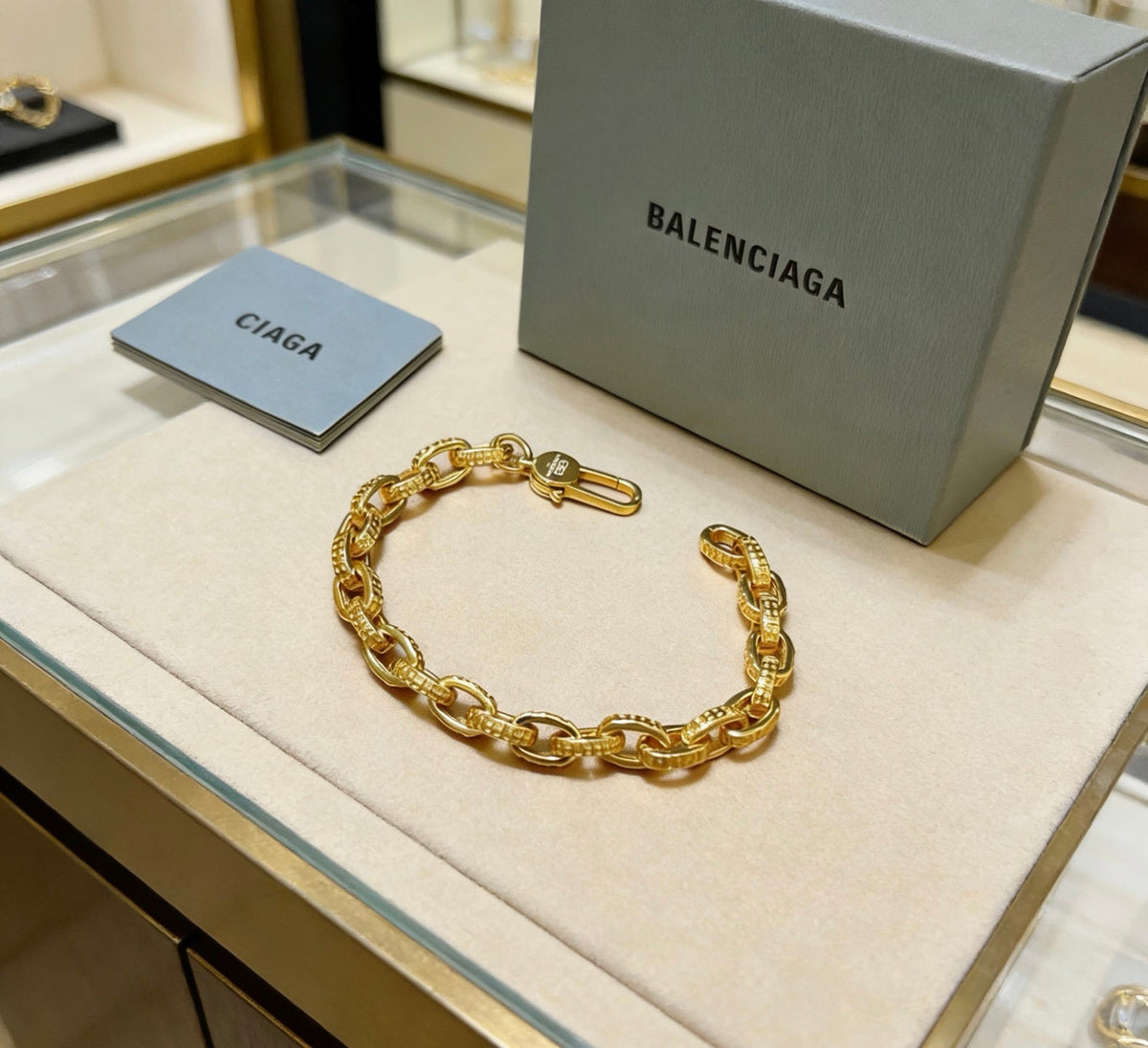 Martin Graham bracelet in polished metal-tone – close-up detail