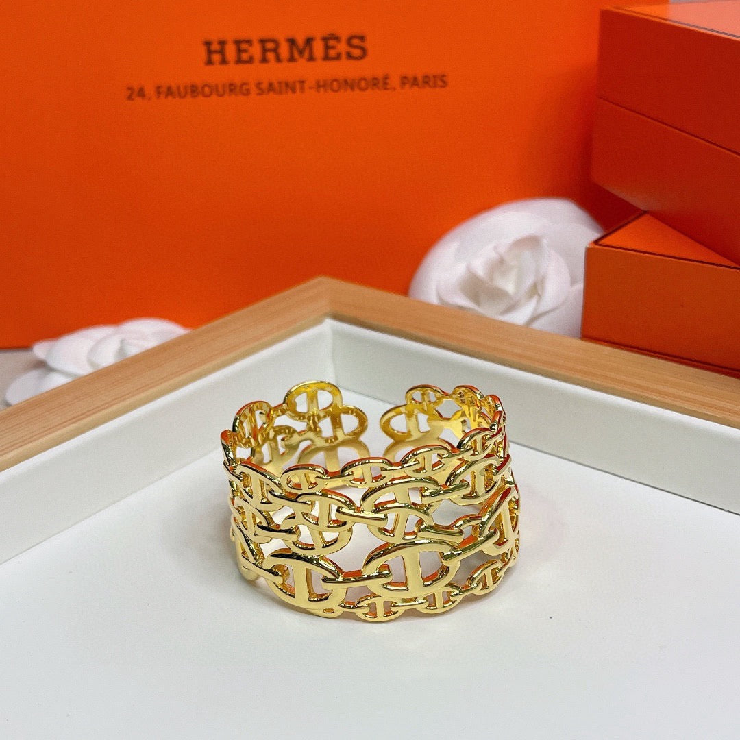 Martin Graham bangle in polished metal-tone – close-up detail