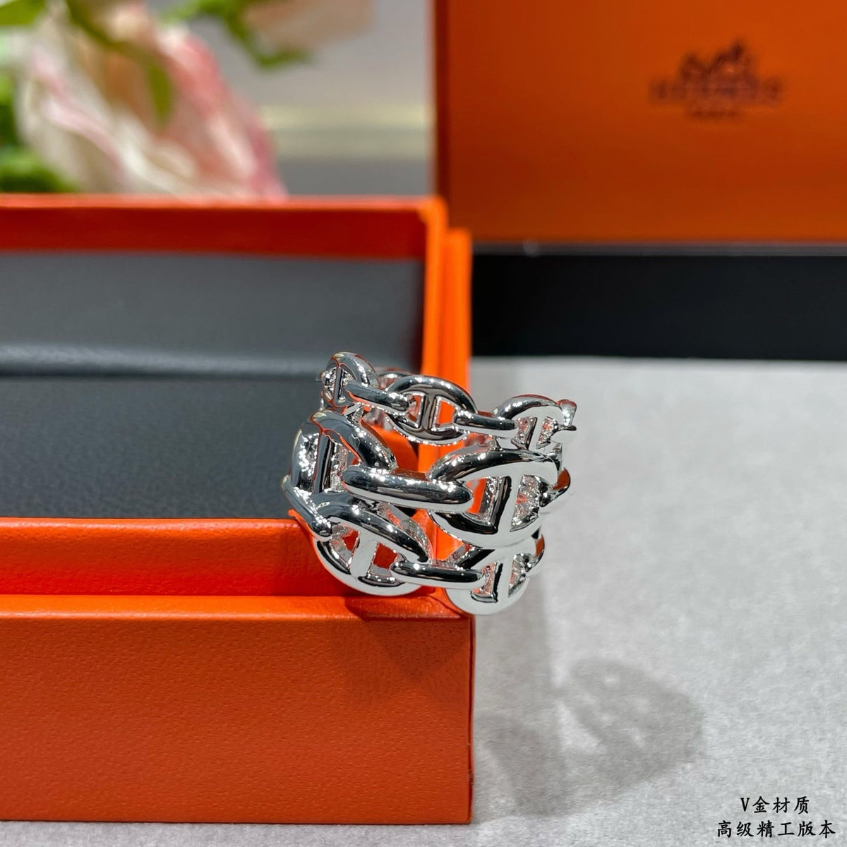 Martin Graham ring in polished metal-tone – detail view