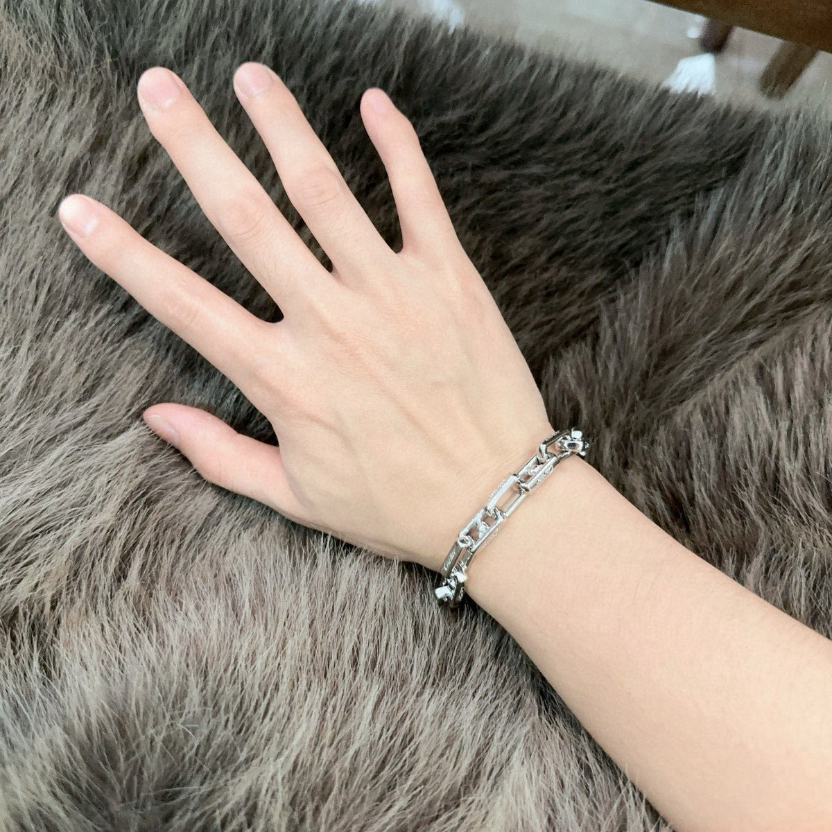 Martin Graham bracelet in polished metal-tone – detail view