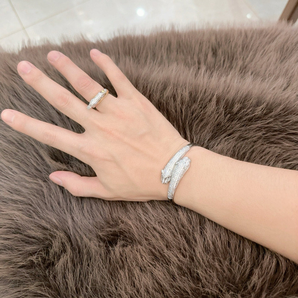 Martin Graham bracelet in polished metal-tone – side detail