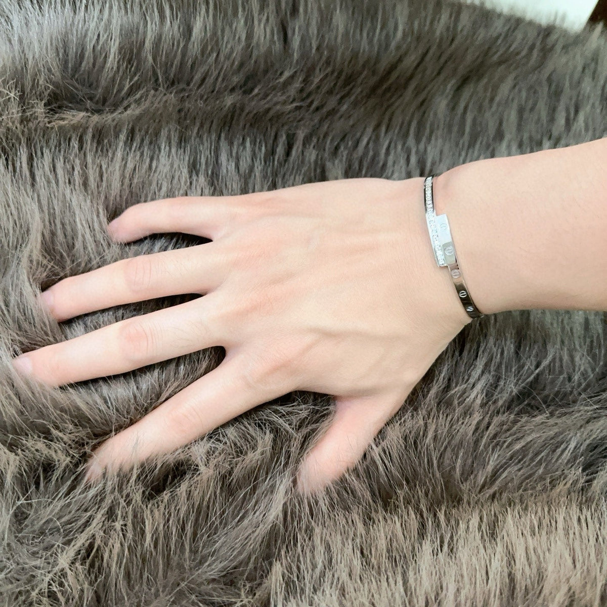 Martin Graham bracelet in polished metal-tone – close-up detail