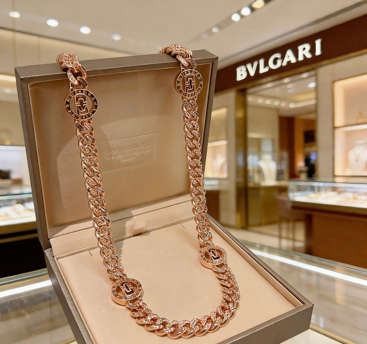 Martin Graham pendant necklace in polished metal-tone – close-up detail