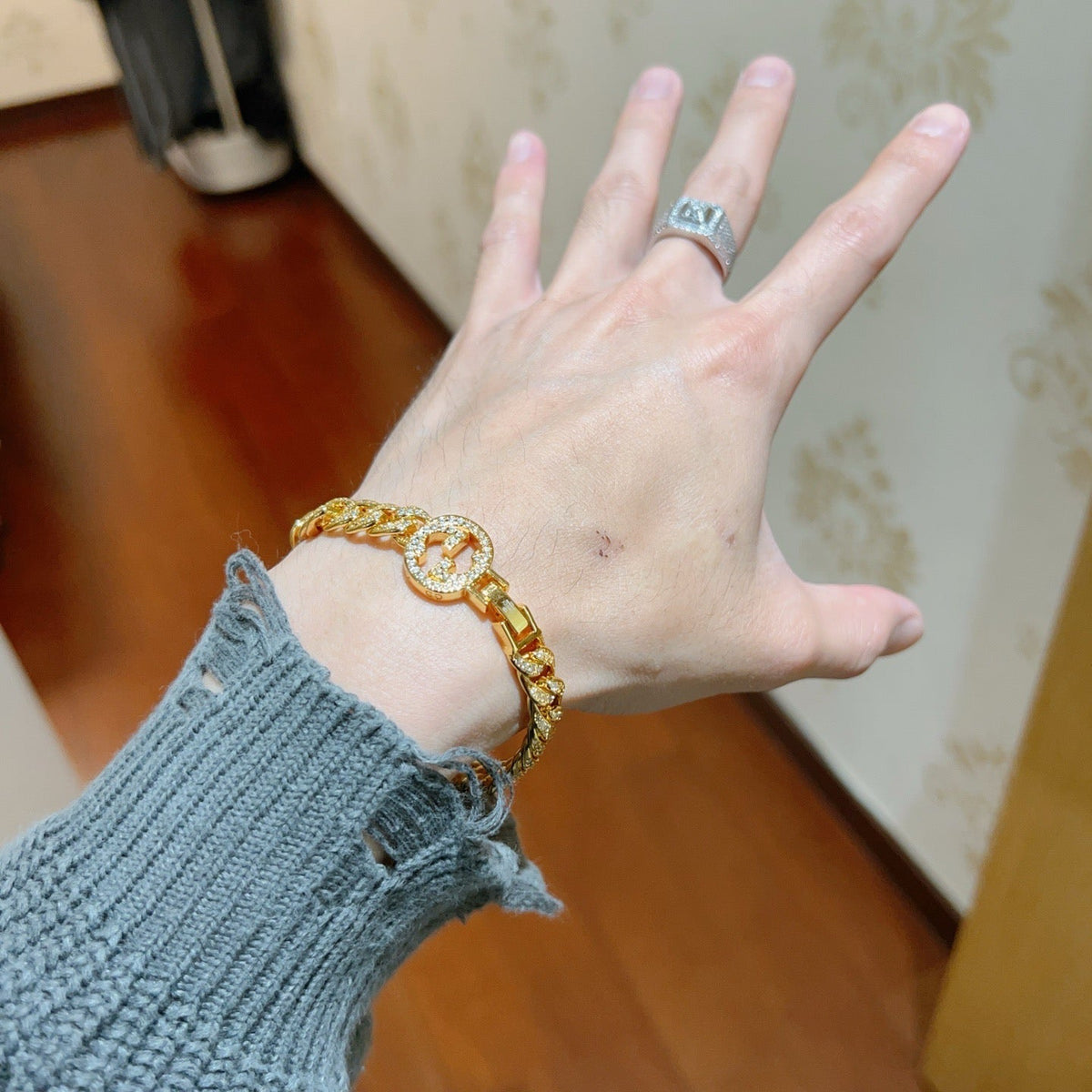 Martin Graham bracelet in polished metal-tone – detail view