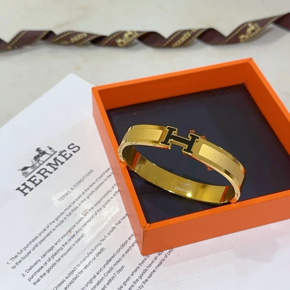 Martin Graham bangle in polished metal-tone – side detail