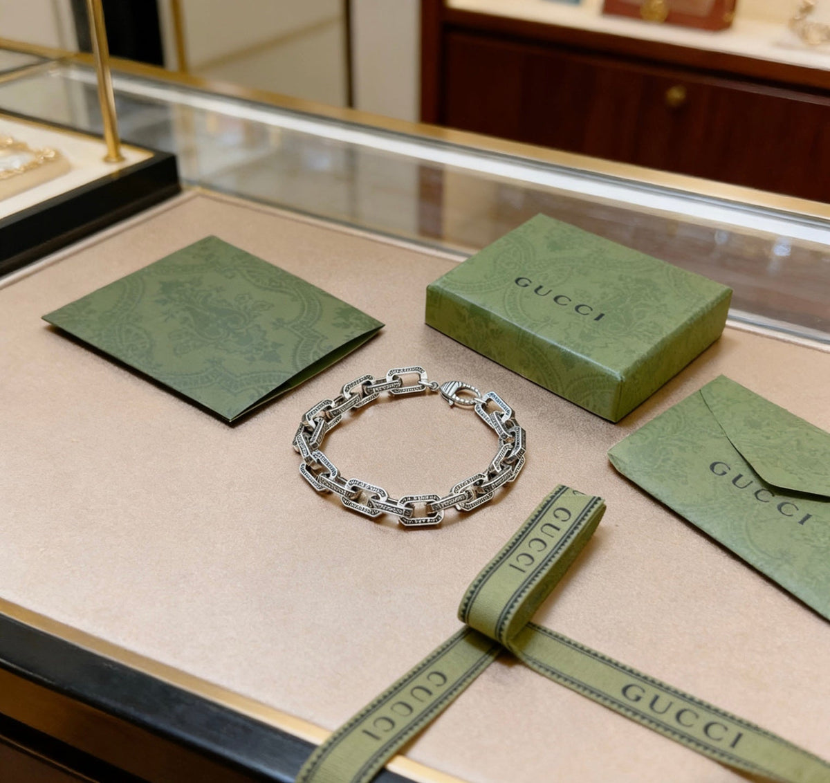 Martin Graham bracelet in polished metal-tone – detail view