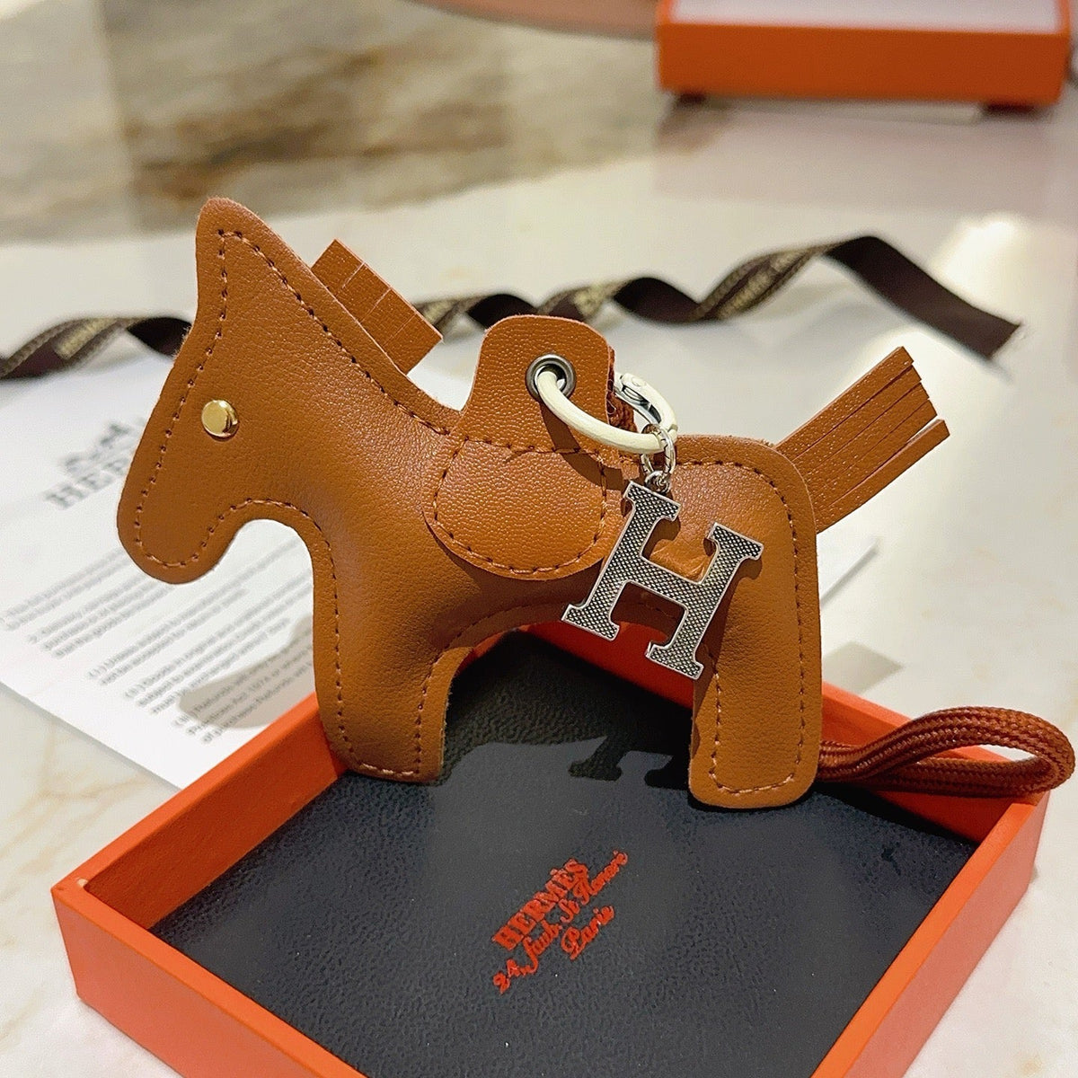 Martin Graham keychain in polished metal-tone – side detail