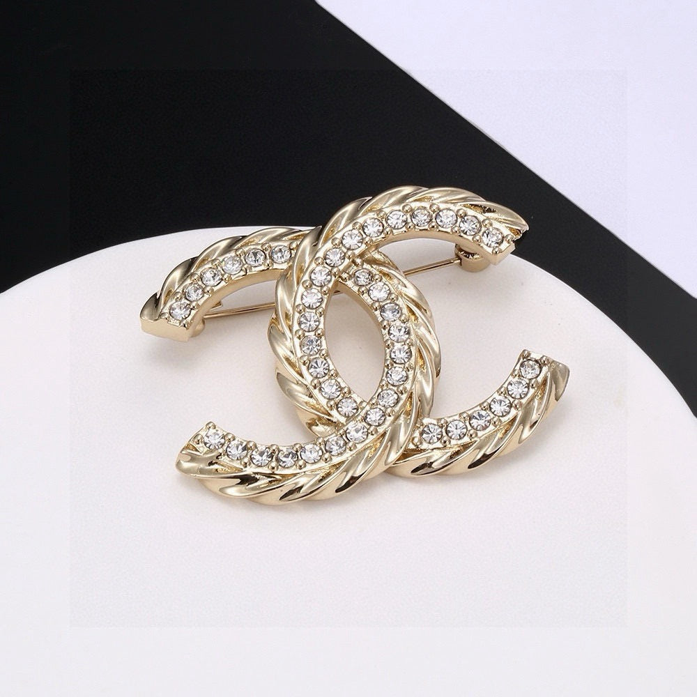 Martin Graham brooch in polished metal-tone – detail view