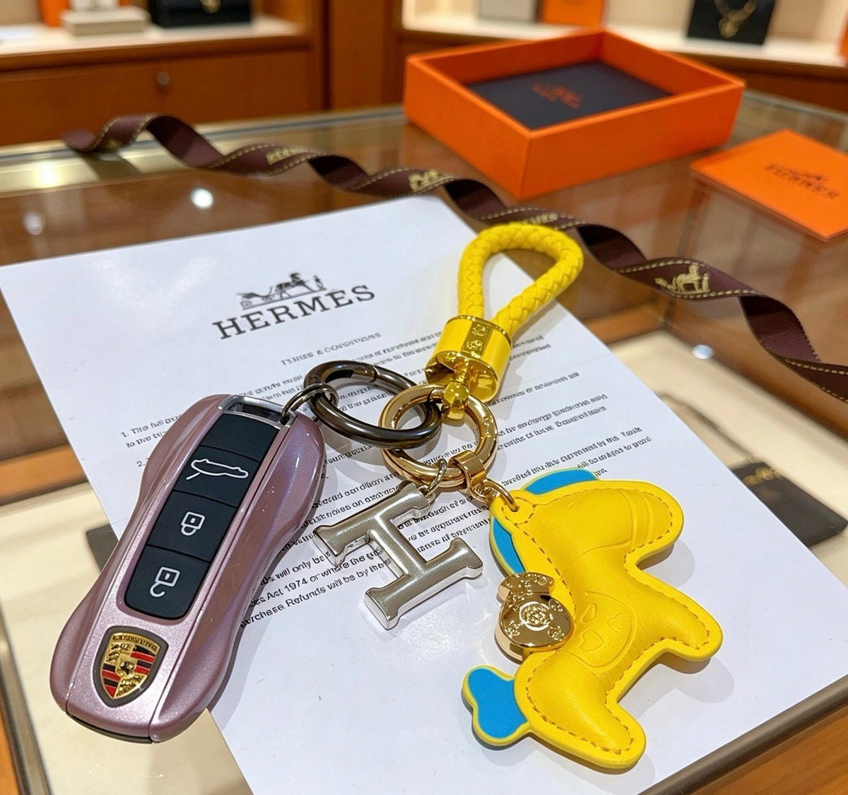 Martin Graham keychain in polished metal-tone – side detail