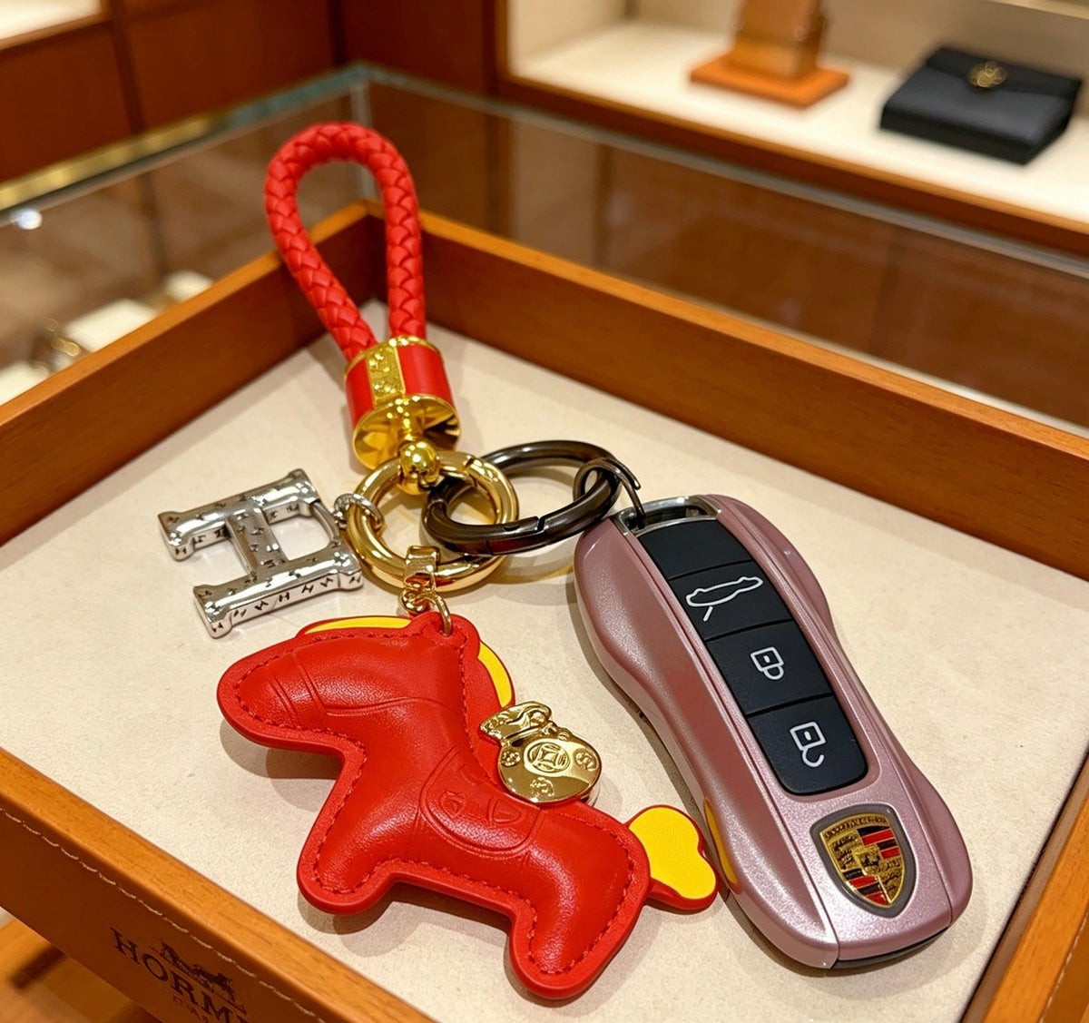 Martin Graham keychain in polished metal-tone – side detail