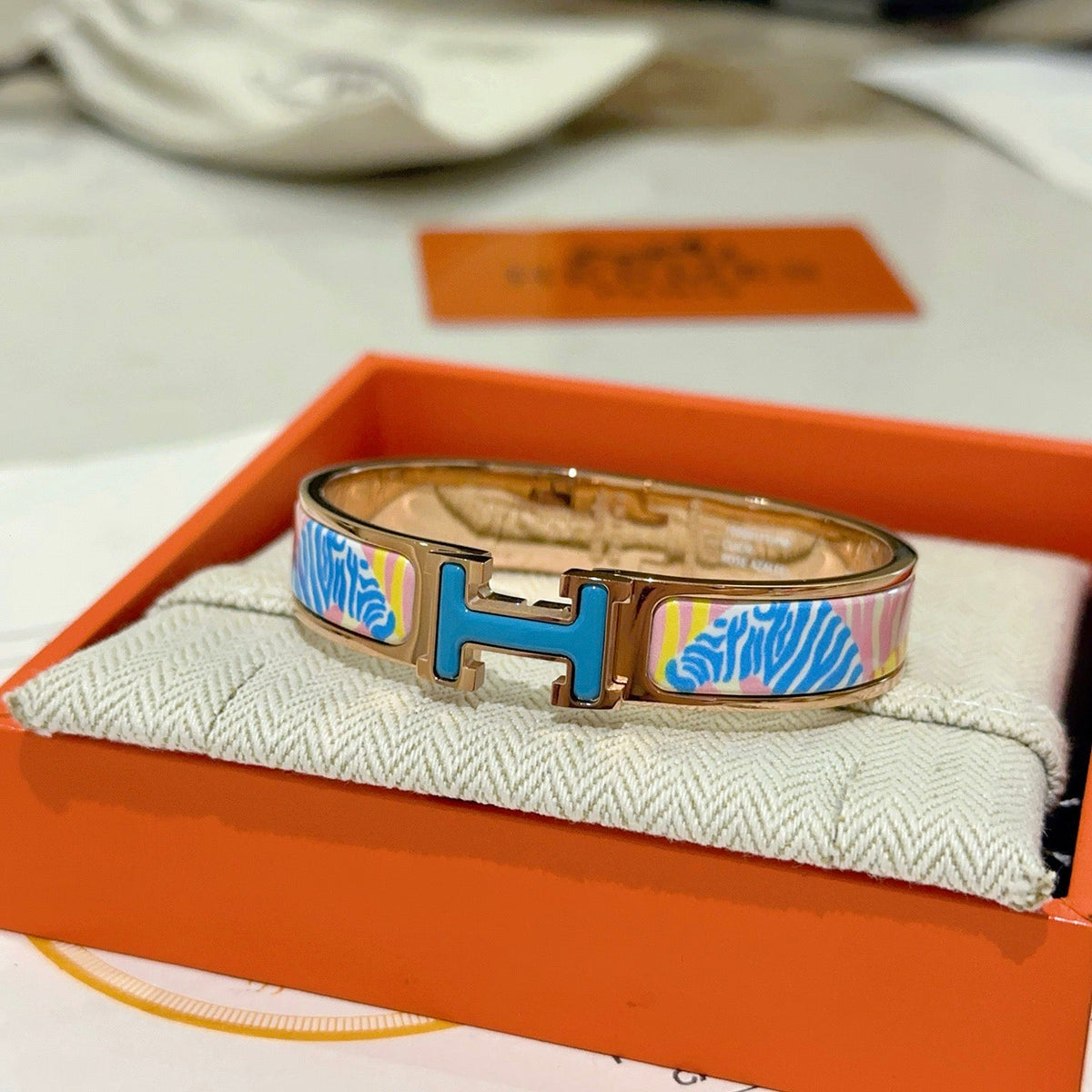 Martin Graham bangle in polished metal-tone – detail view