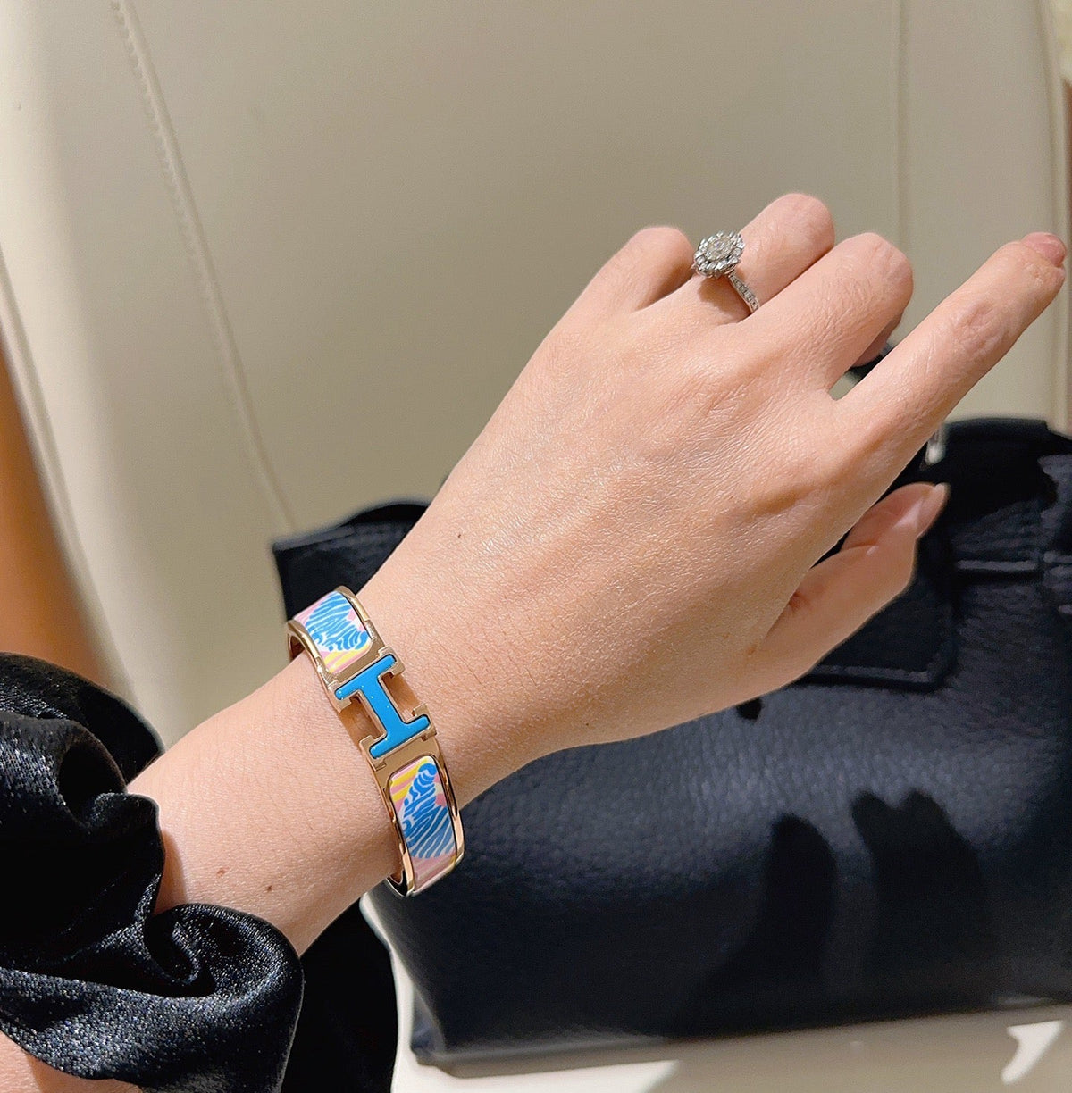 Martin Graham bangle in polished metal-tone – detail view