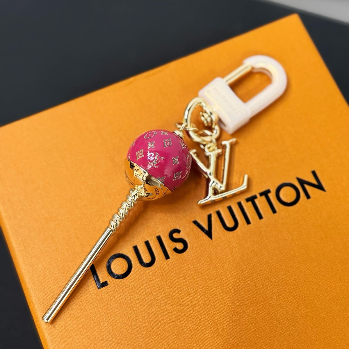 Martin Graham keychain in polished metal-tone – close-up detail