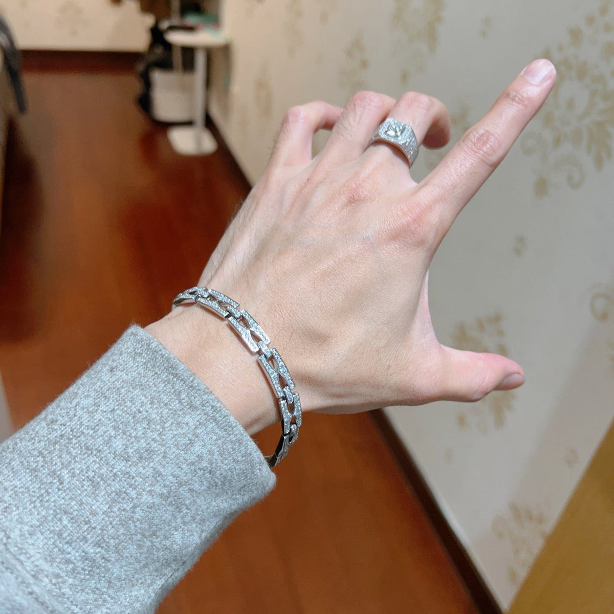 Martin Graham ring in polished metal-tone – detail view