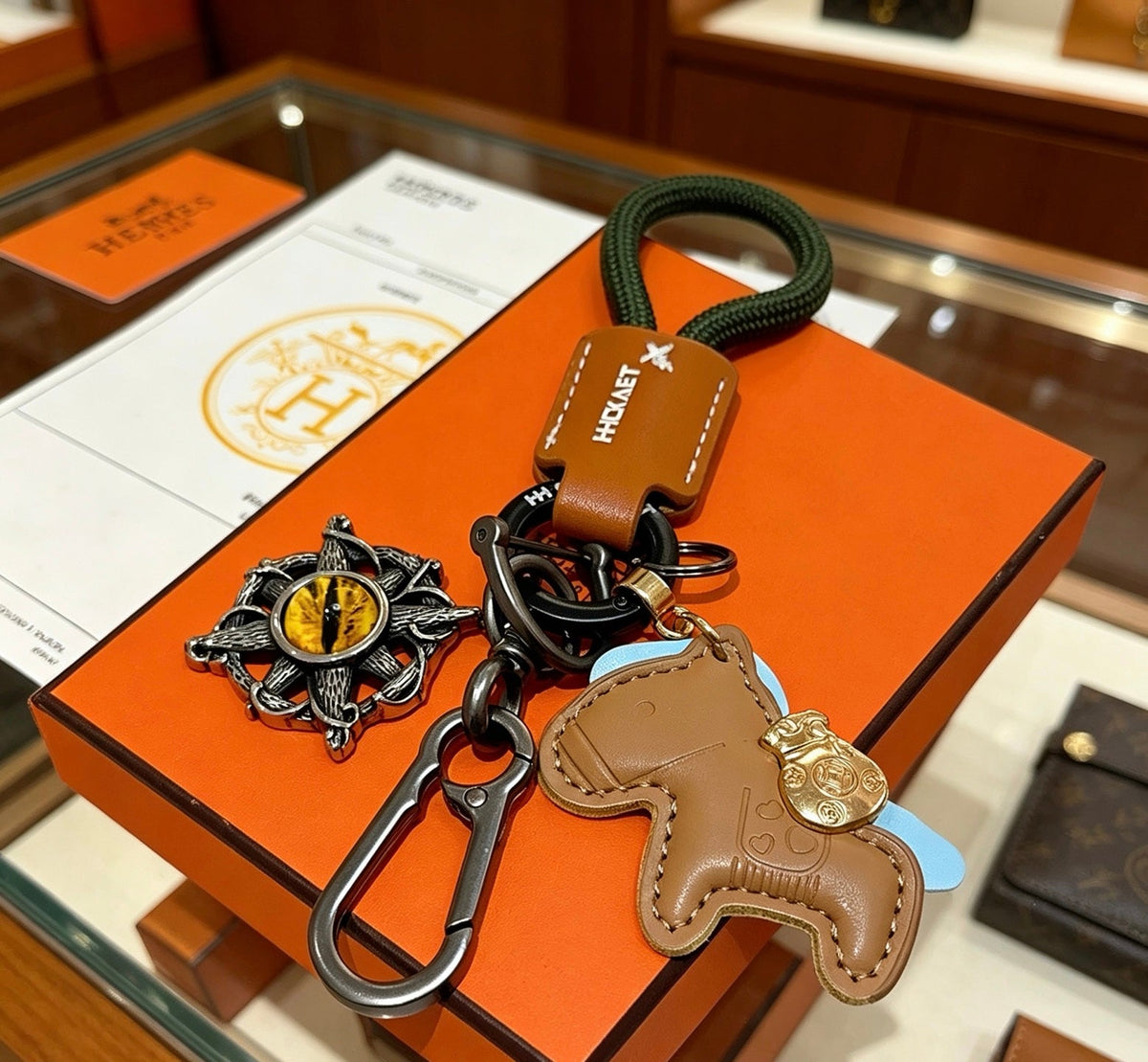 Martin Graham keychain in polished metal-tone – side detail