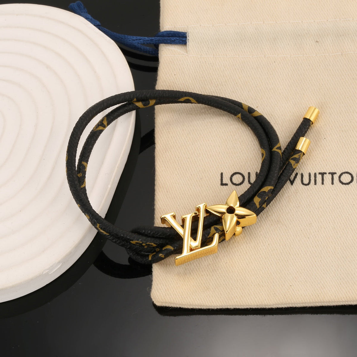 Martin Graham bracelet in polished metal-tone – close-up detail
