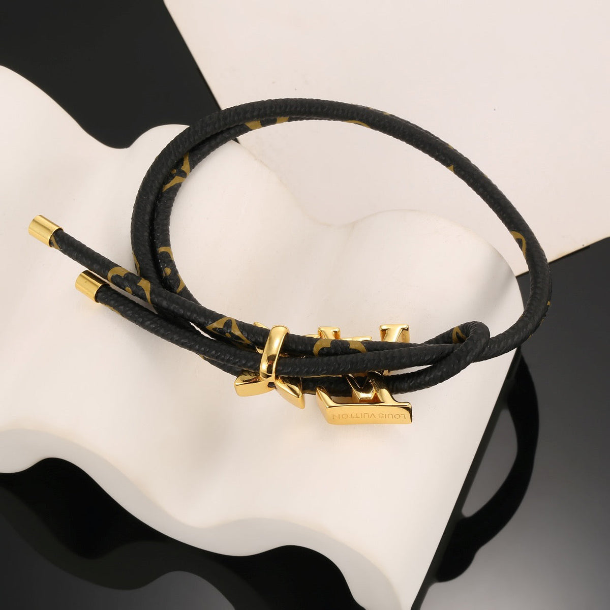Martin Graham bracelet in polished metal-tone – side detail