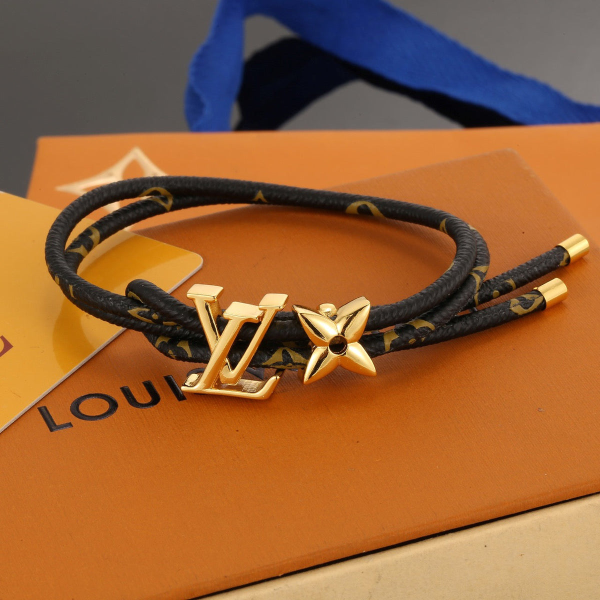 Martin Graham bracelet in polished metal-tone – detail view
