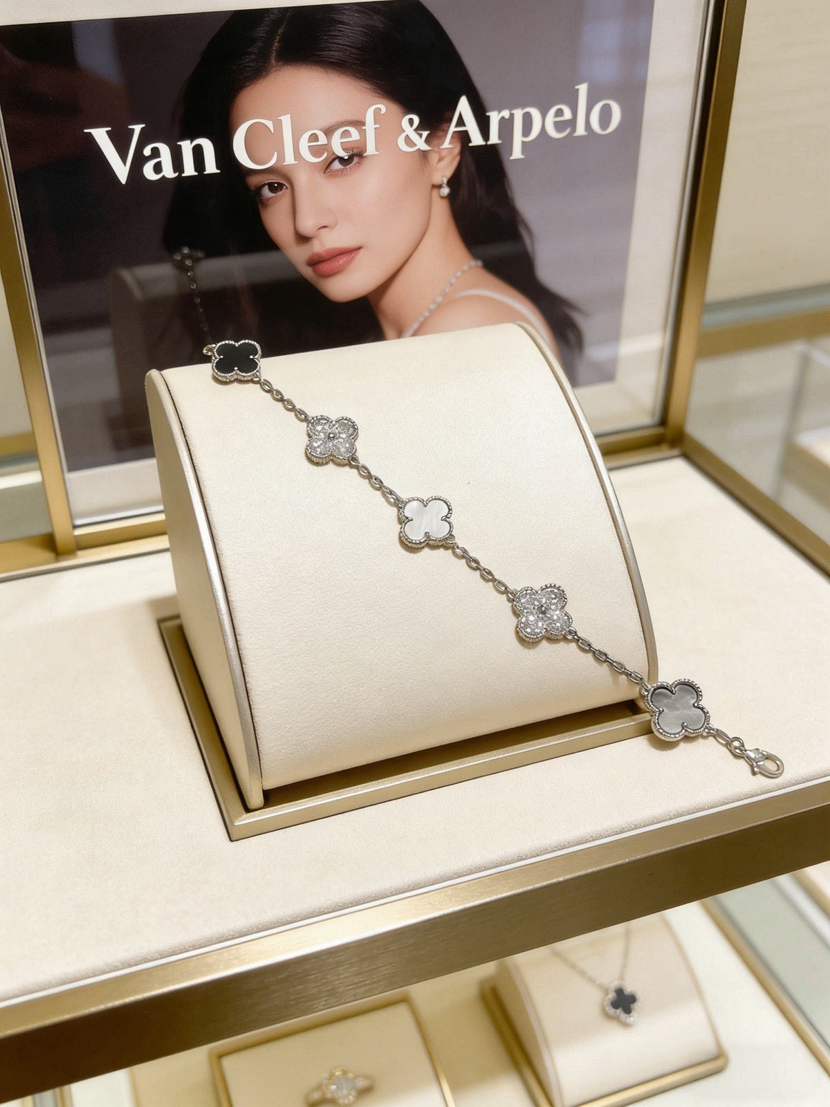 Martin Graham bracelet in polished metal-tone – close-up detail