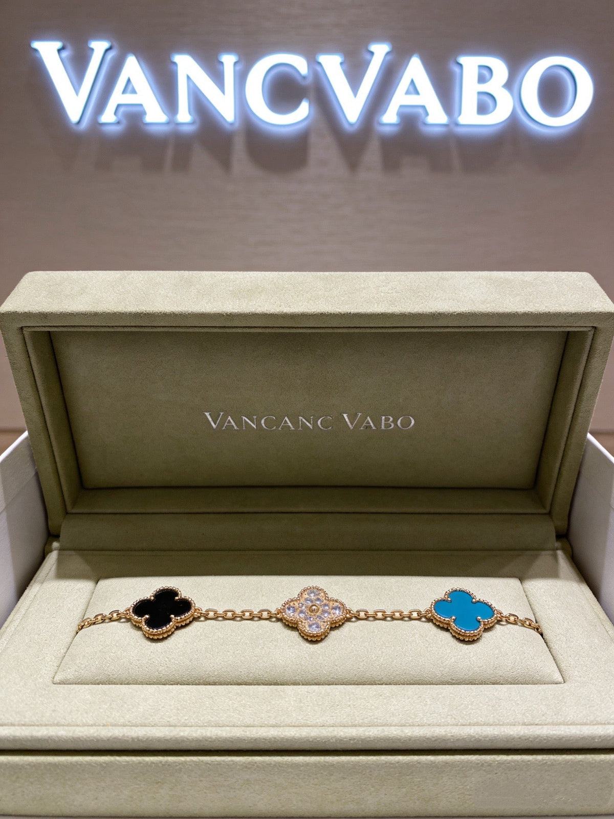Martin Graham bracelet in polished metal-tone – front product view