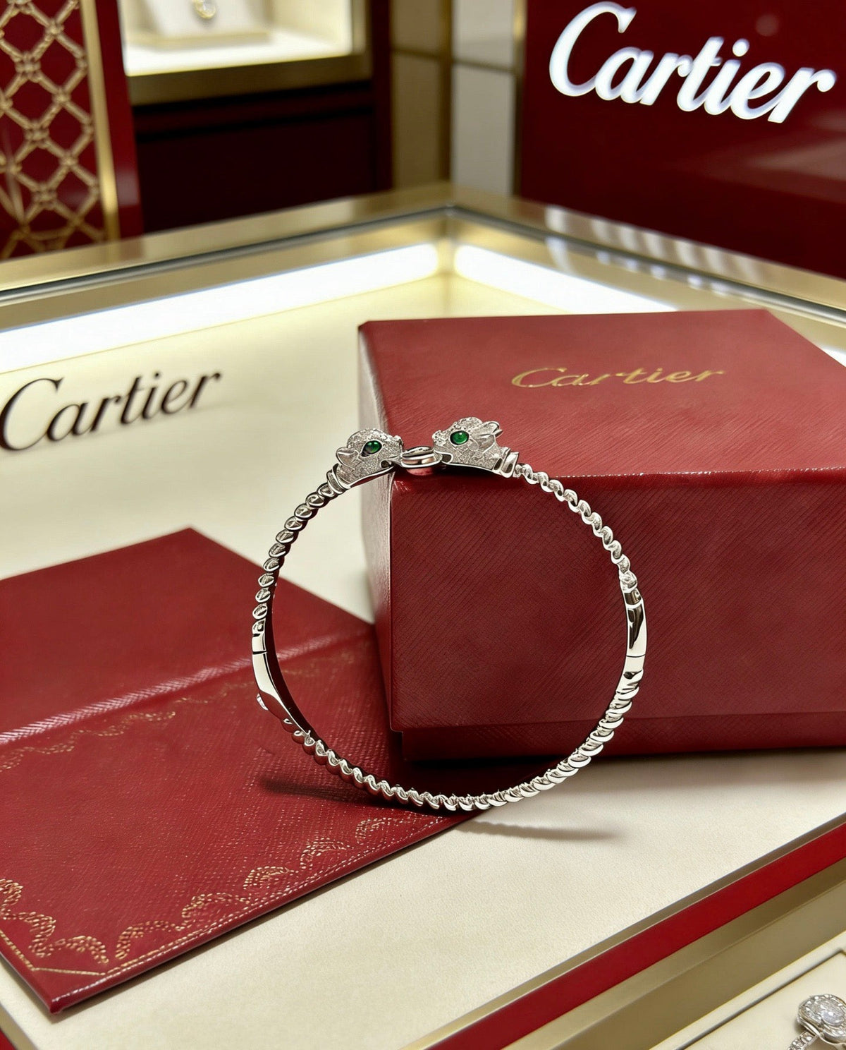 Martin Graham bracelet in polished metal-tone – detail view