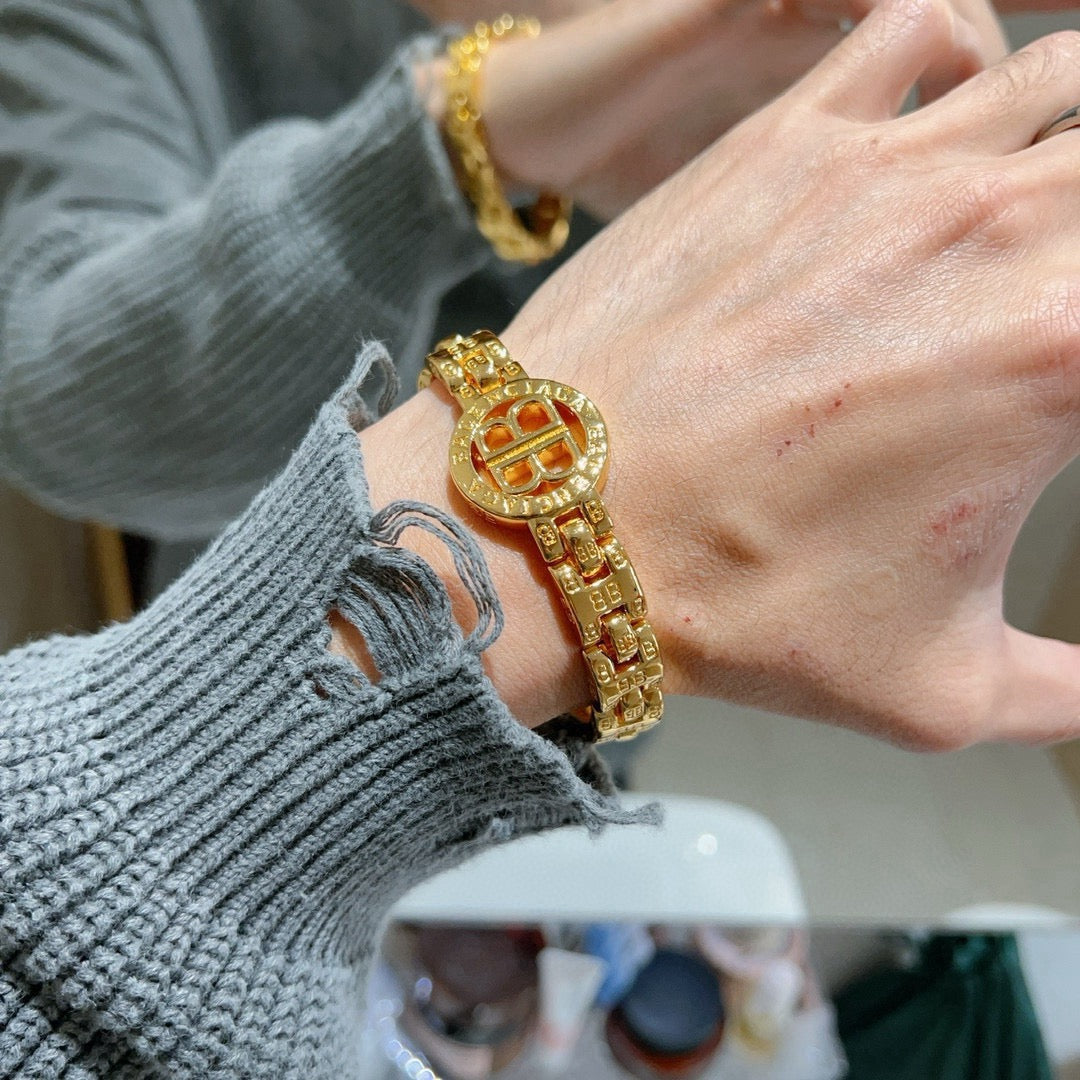 Martin Graham bracelet in polished metal-tone – detail view