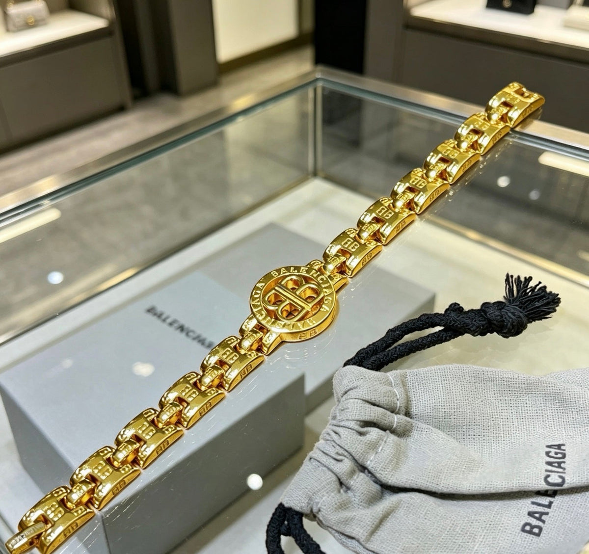 Martin Graham bracelet in polished metal-tone – close-up detail